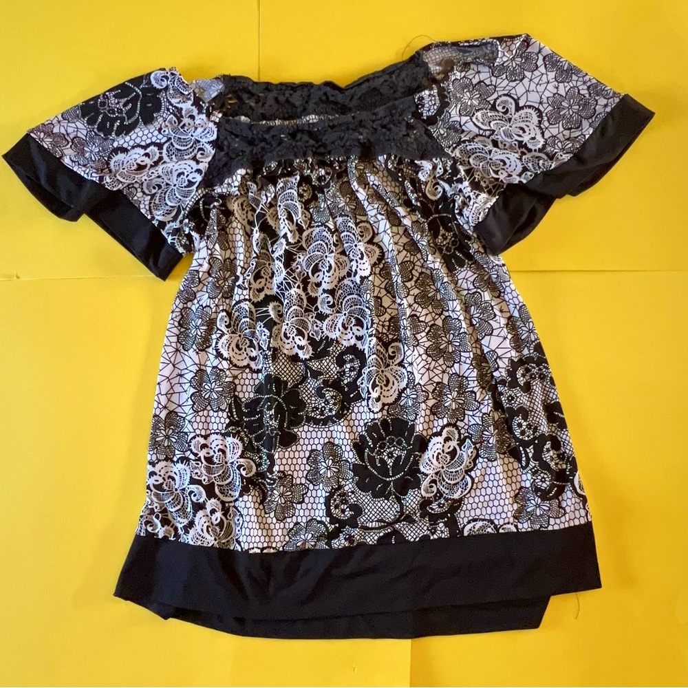 Y2K BLACK AND WHITE TIE BACK TOP